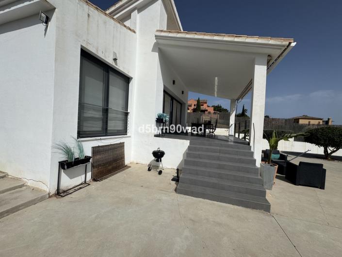Image No.10-4 Bed Villa / Detached for sale