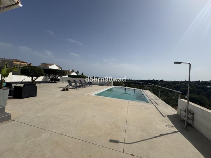 Image No.11-4 Bed Villa / Detached for sale