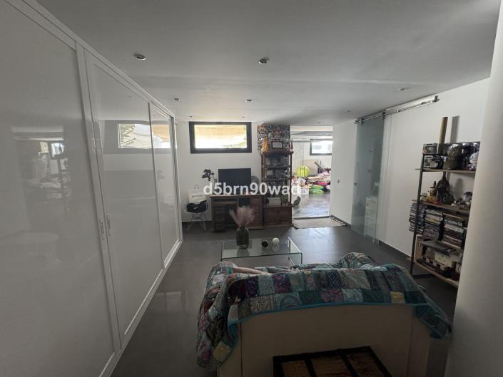 Image No.20-4 Bed Villa / Detached for sale