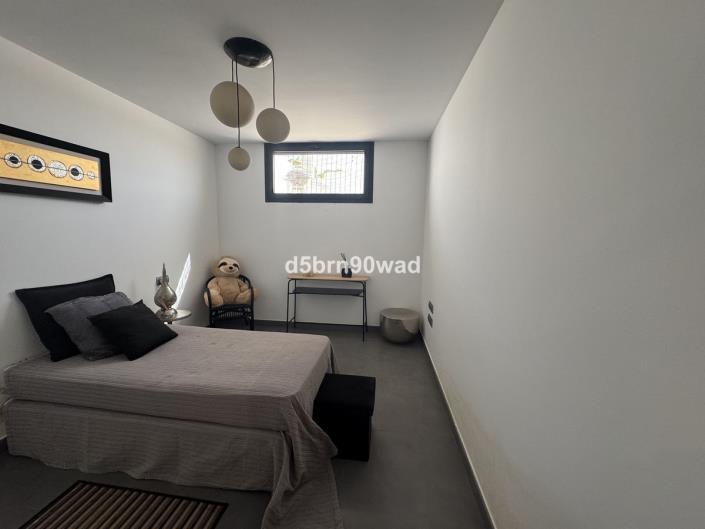 Image No.25-4 Bed Villa / Detached for sale