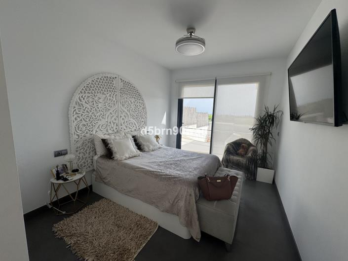 Image No.33-4 Bed Villa / Detached for sale