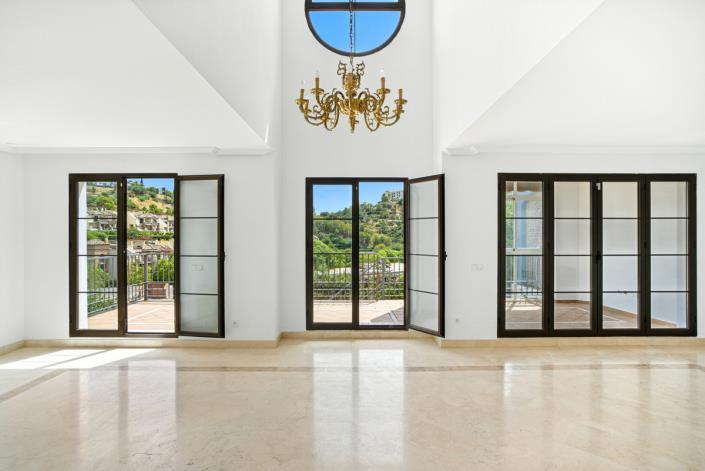 Image No.2-4 Bed Townhouse for sale