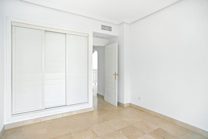 Image No.16-4 Bed Townhouse for sale