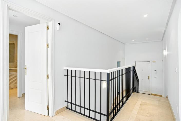 Image No.21-4 Bed Townhouse for sale