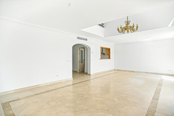 Image No.30-4 Bed Townhouse for sale