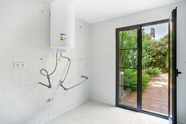 Image No.37-4 Bed Townhouse for sale