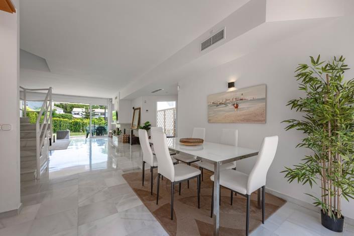 Image No.26-3 Bed Townhouse for sale