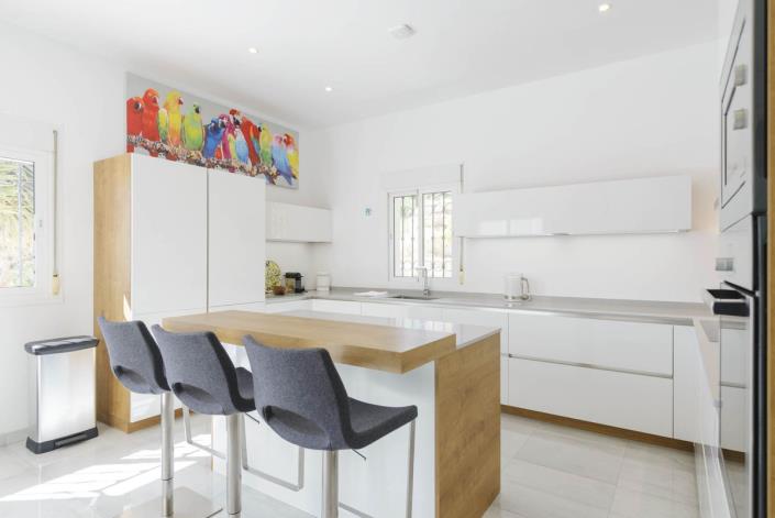 Image No.14-4 Bed Villa / Detached for sale