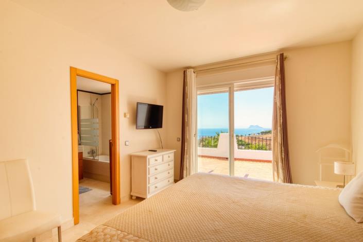 Image No.18-4 Bed Townhouse for sale