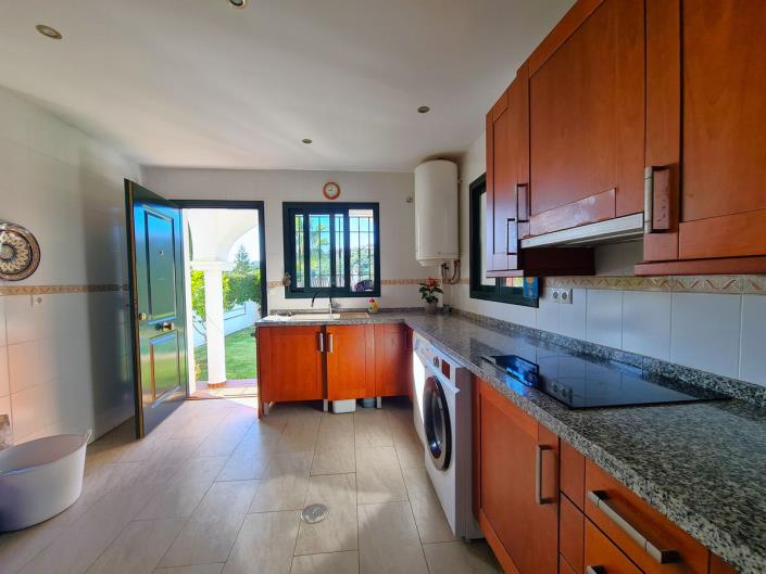 Image No.33-3 Bed Semi-Detached for sale