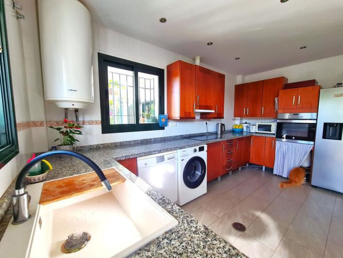 Image No.35-3 Bed Semi-Detached for sale