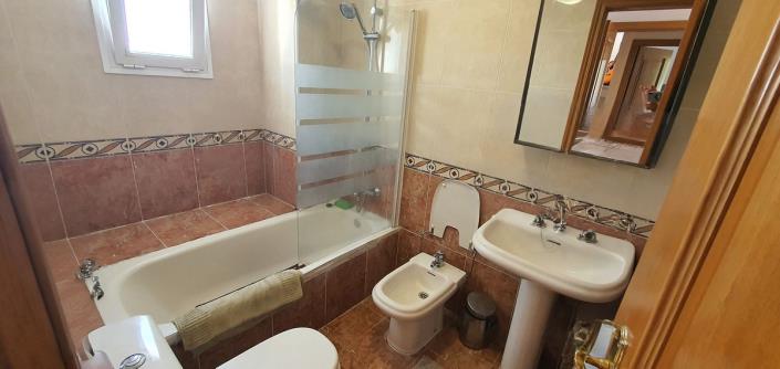 Image No.18-4 Bed Townhouse for sale