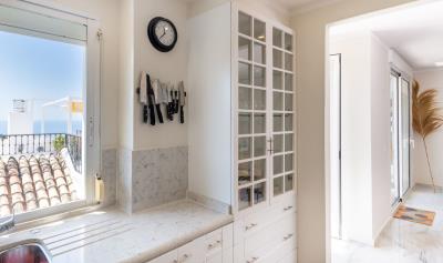 10-bb915d1cb19341576dcdc994b81ab9c5