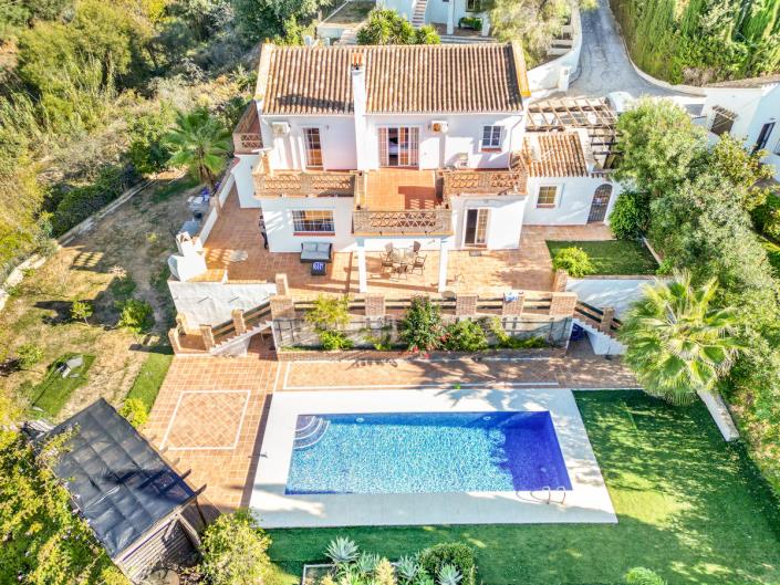 Image No.1-4 Bed Villa / Detached for sale