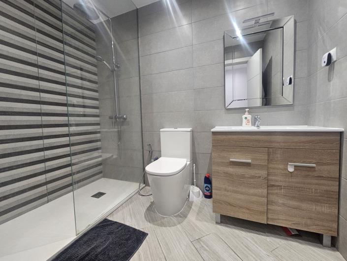 Image No.13-4 Bed Semi-Detached for sale