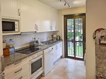 11-20939a0134ad724a8cb2a801094d15a4