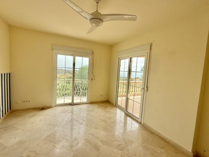 Image No.10-5 Bed Villa / Detached for sale