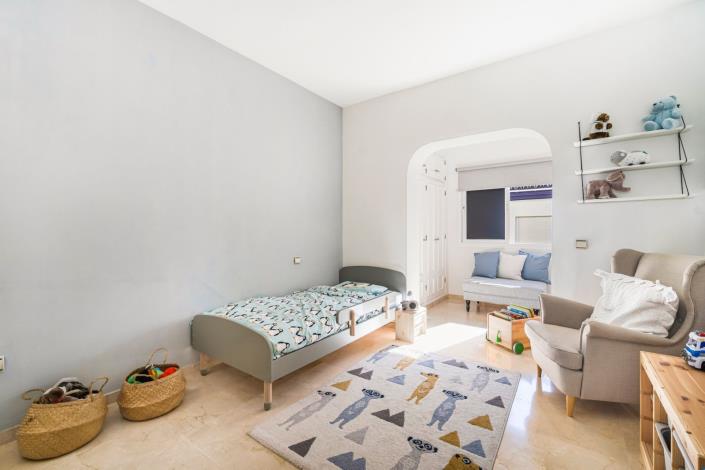 Image No.16-5 Bed Townhouse for sale