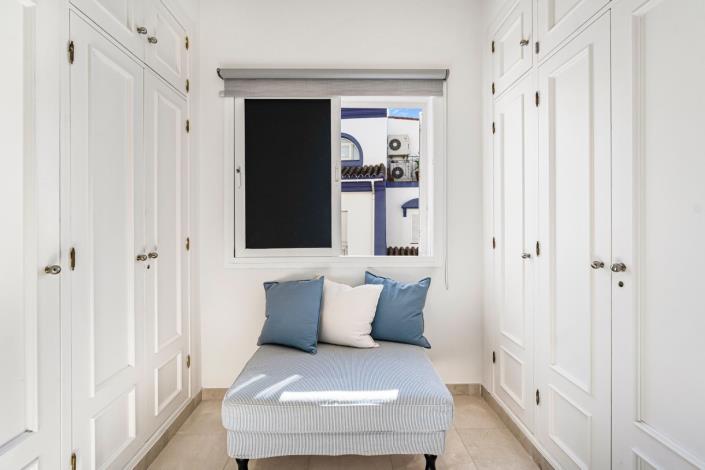 Image No.17-5 Bed Townhouse for sale