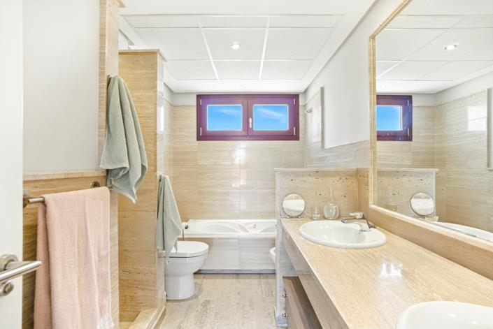 Image No.15-3 Bed Townhouse for sale