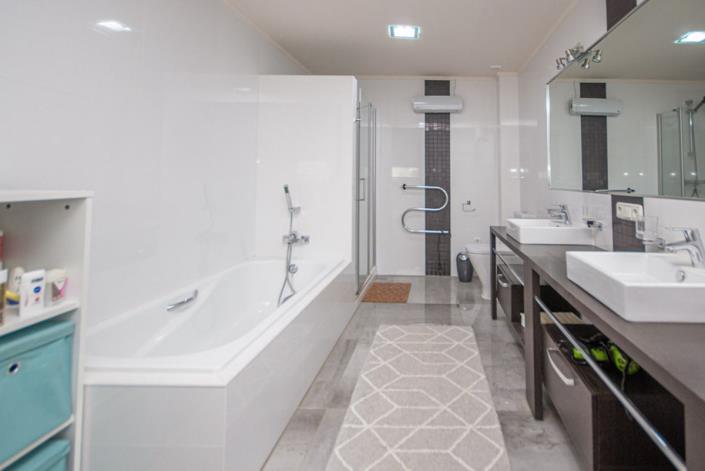 Image No.2-4 Bed Villa for sale