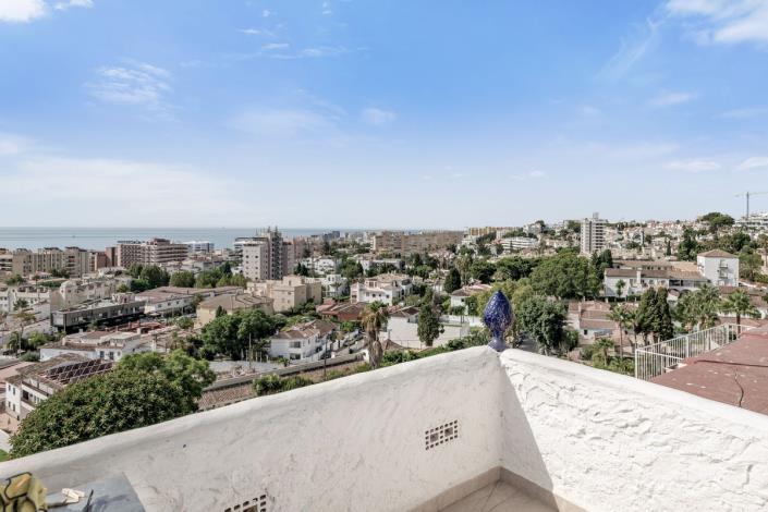 Image No.12-3 Bed Townhouse for sale