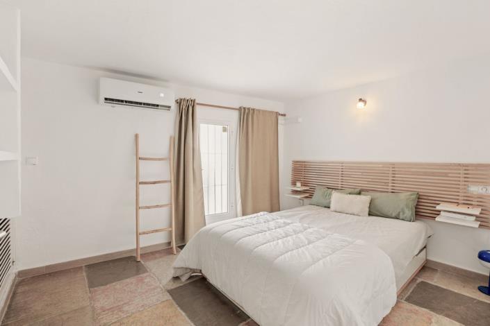 Image No.24-3 Bed Townhouse for sale