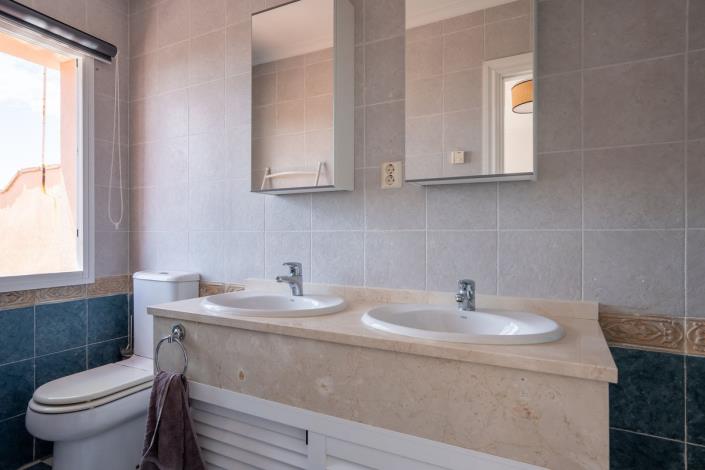 Image No.9-3 Bed Townhouse for sale