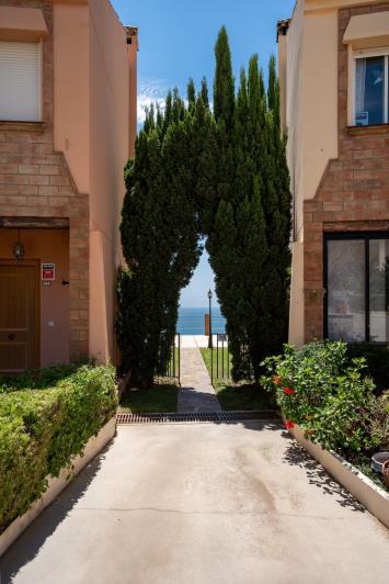 Image No.15-3 Bed Townhouse for sale