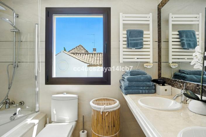 Image No.29-3 Bed Villa / Detached for sale