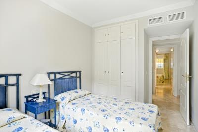 10-bb915d1cb19341576dcdc994b81ab9c5