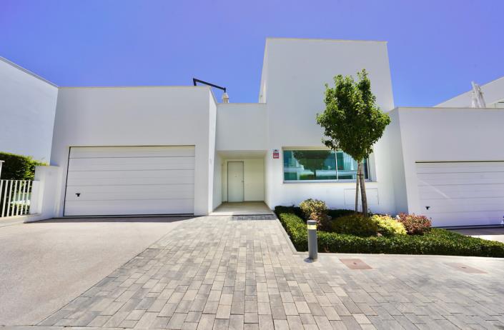 Image No.32-5 Bed Villa / Detached for sale