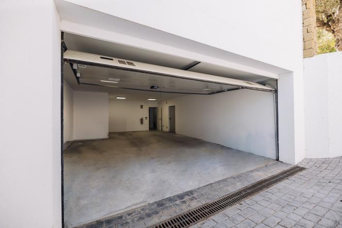 Image No.54-6 Bed Villa / Detached for sale