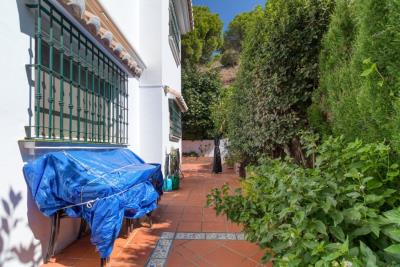 15-e65d437abef3cdae9b514eeeb695a8b9