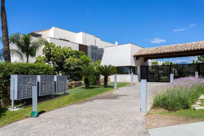 Image No.20-2 Bed Apartment for sale