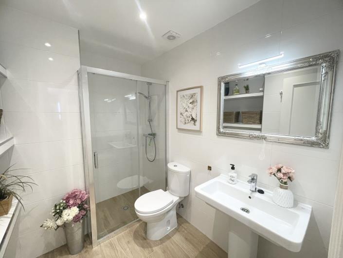 Image No.20-3 Bed Apartment for sale