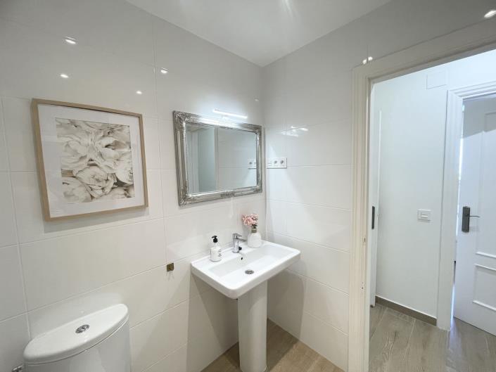 Image No.21-3 Bed Apartment for sale