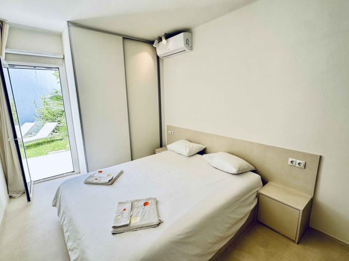 Image No.18-2 Bed Townhouse for sale