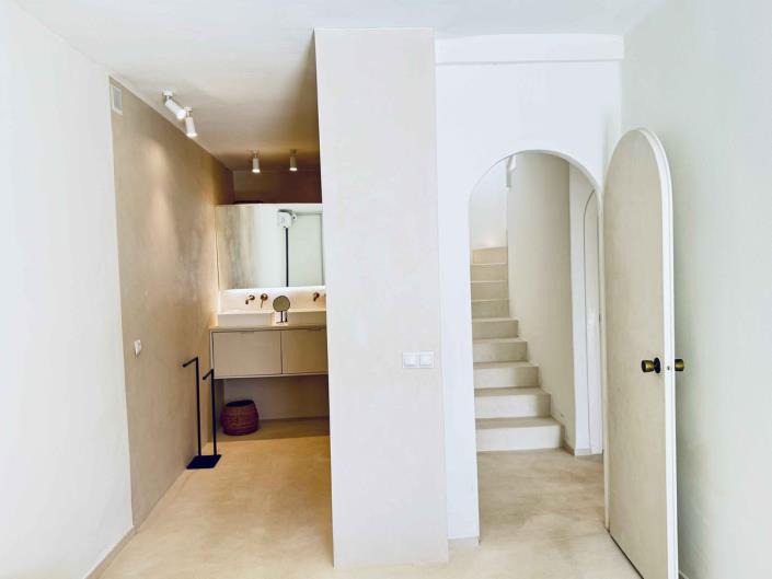 Image No.22-2 Bed Townhouse for sale