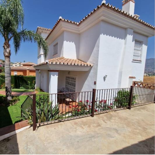 Image No.1-4 Bed Villa / Detached for sale