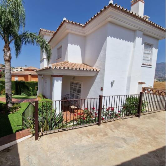 Image No.2-4 Bed Villa / Detached for sale