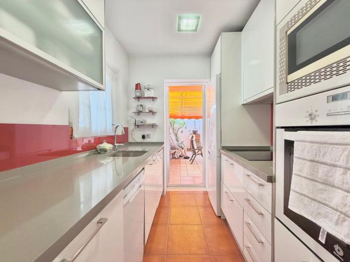 Image No.9-2 Bed Townhouse for sale