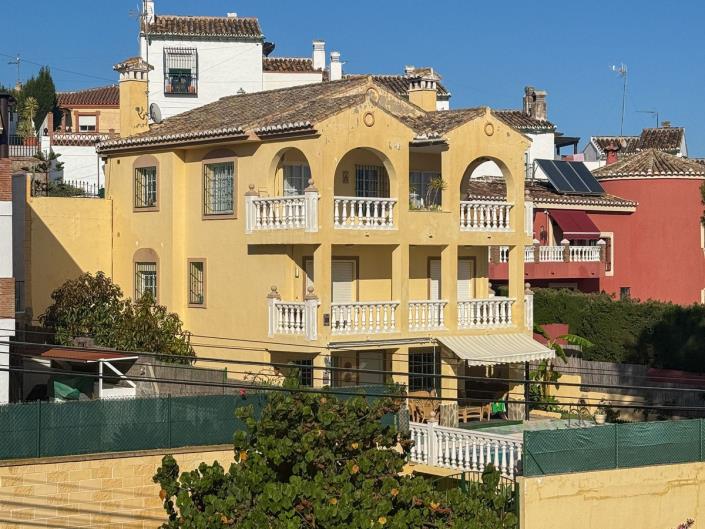 Image No.1-3 Bed Villa / Detached for sale