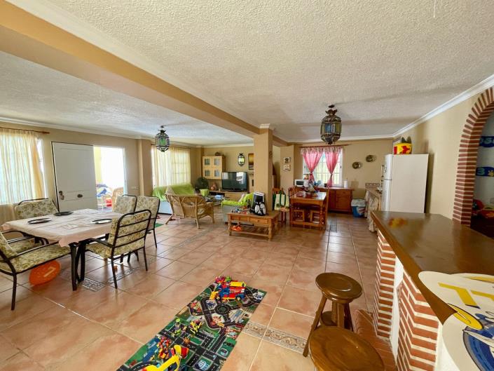 Image No.42-3 Bed Villa / Detached for sale