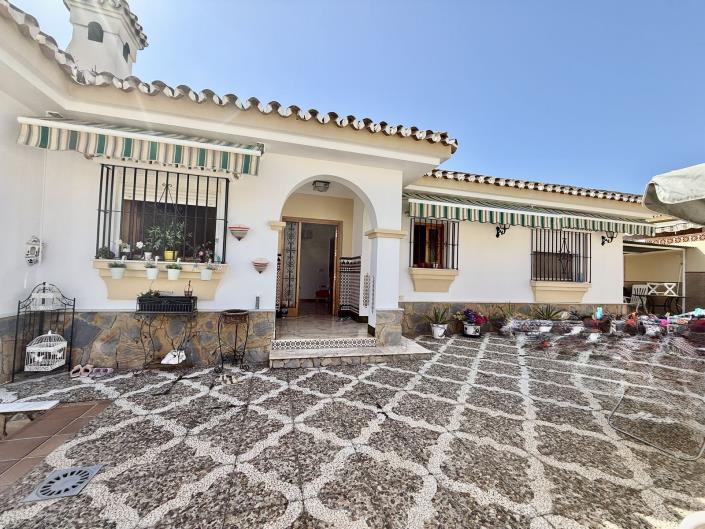 Image No.2-3 Bed Villa / Detached for sale