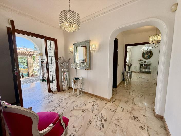 Image No.11-3 Bed Villa / Detached for sale