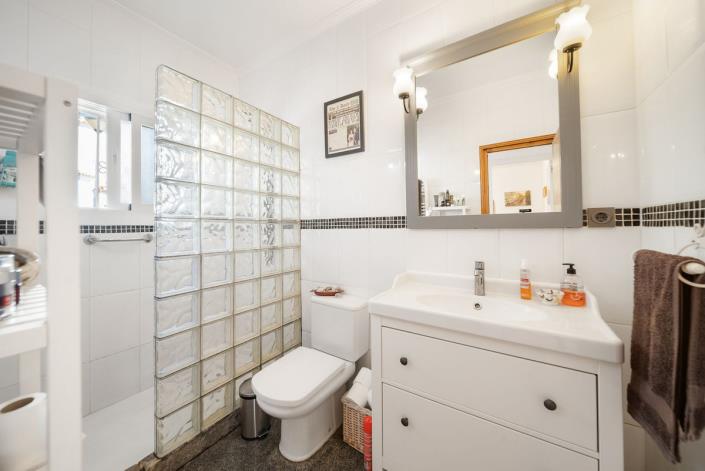 Image No.17-3 Bed Villa / Detached for sale