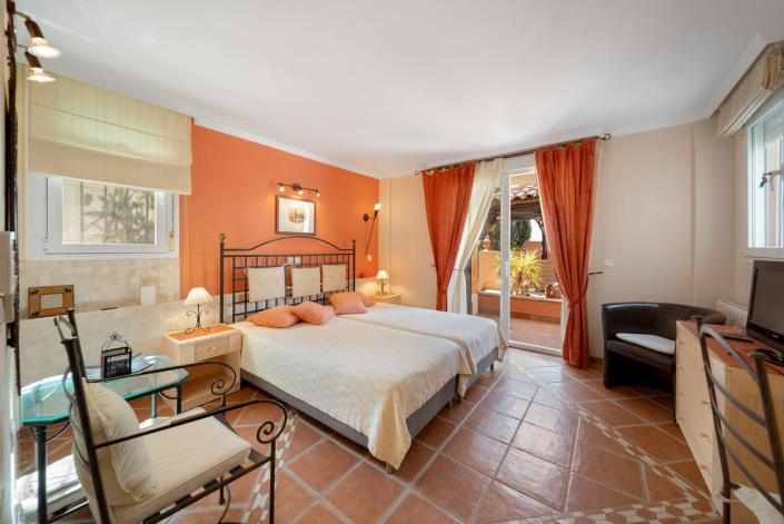 Image No.13-3 Bed Villa / Detached for sale