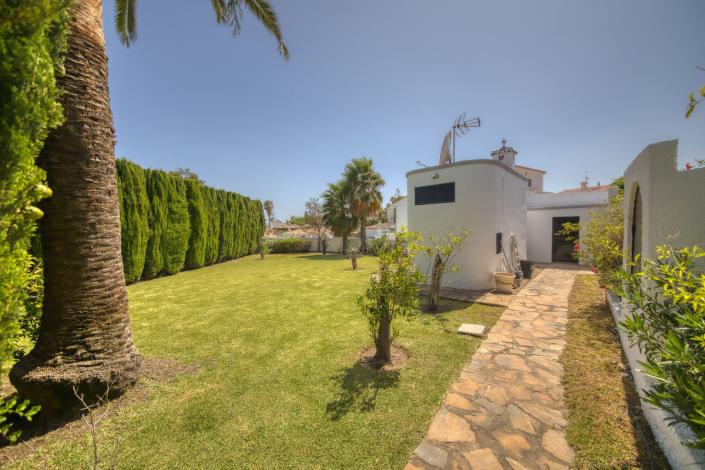 Image No.24-4 Bed Villa / Detached for sale