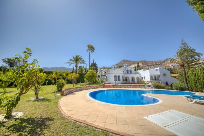 Image No.28-4 Bed Villa / Detached for sale